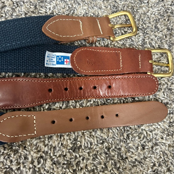 Bundle of two men’s vintage belts in navy blue cloth and brown leather - Picture 6 of 6